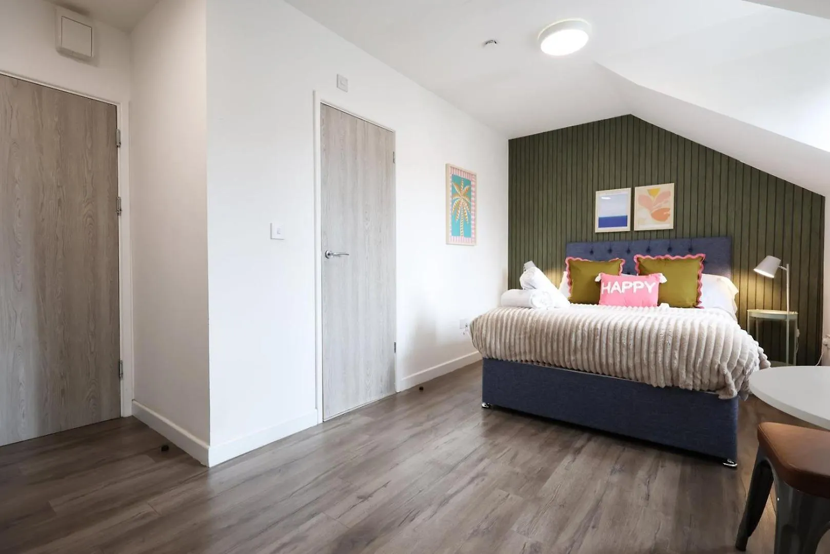 Cohost Partners | Smart Tv | 5 Min City | Parking Cardiff Apartment